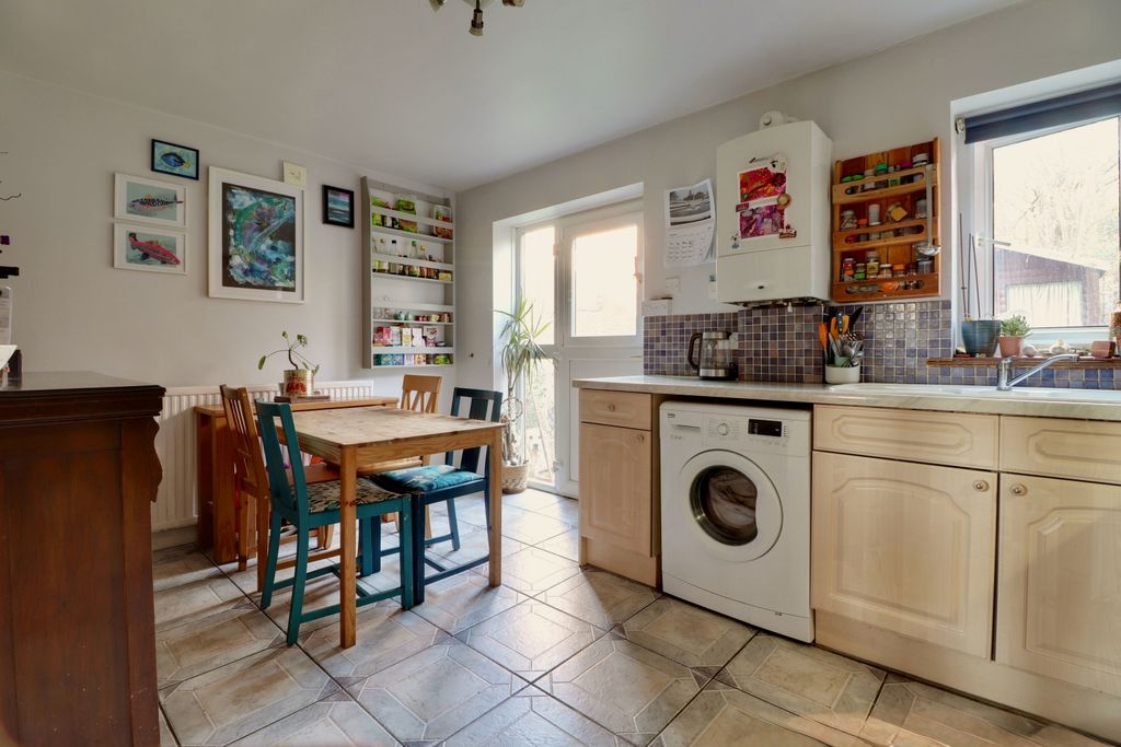 Property photo 3 of 15 Kitchen Dining Room