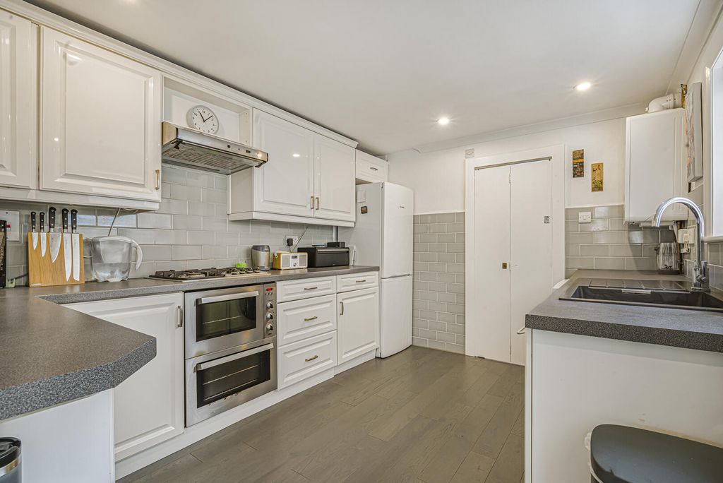 Property photo 3 of 14 Kitchen