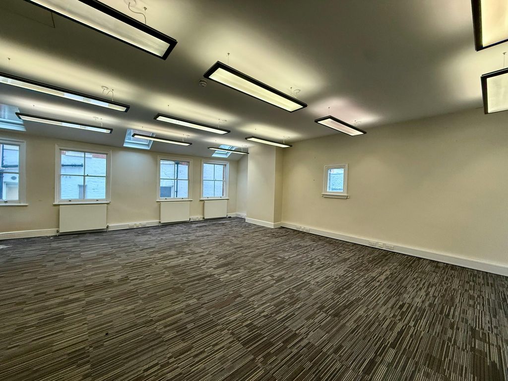 Property photo 2 of 12 Photo 04-12-2025, 13 37 07.Jpg