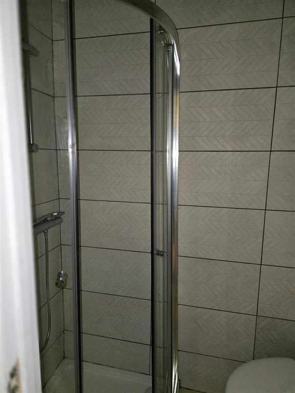 Property photo 2 of 7 B5789A3d-1917-4dcc-A9d2-9Ad9273F9159.Jpg