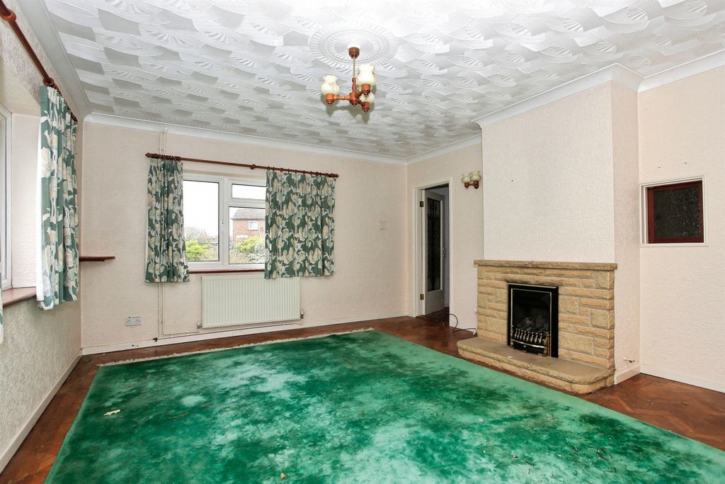 Property photo 3 of 20 Lounge