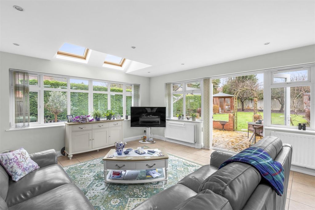 Property photo 3 of 15 48 Totteridge Drive, Hp13 6Jj-7.Jpg