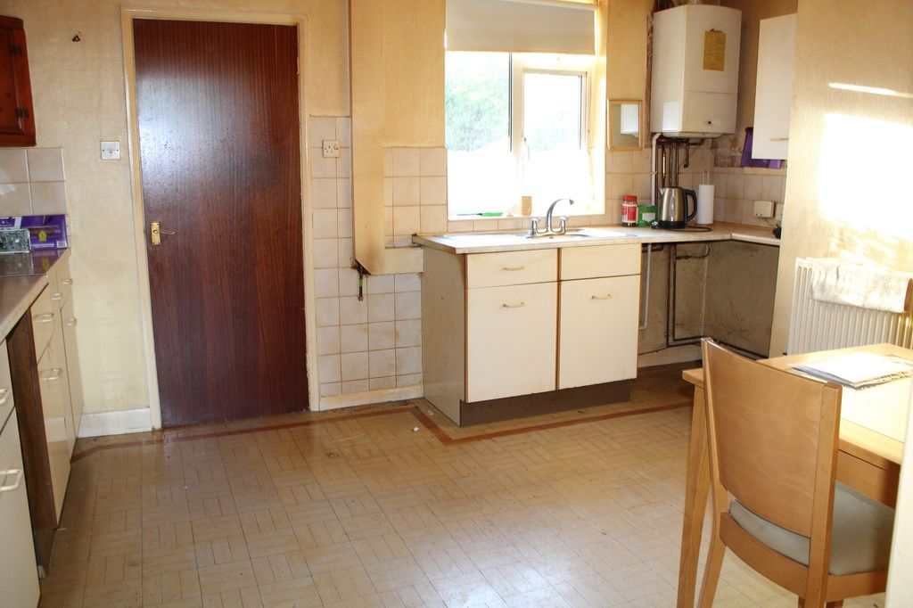 Property photo 2 of 9 Fitted  Dining Kitchen