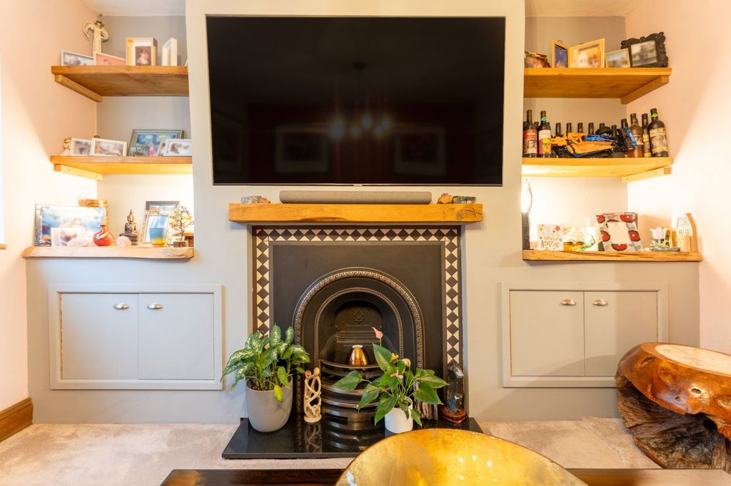 Property photo 3 of 18