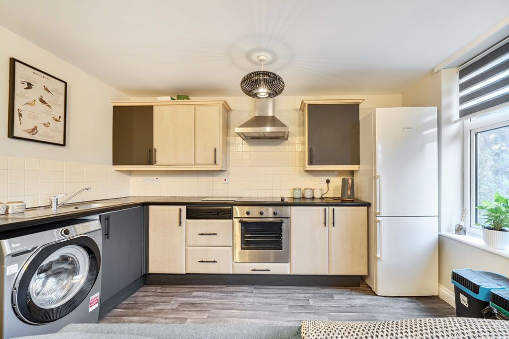 Property photo 3 of 11 Kitchen