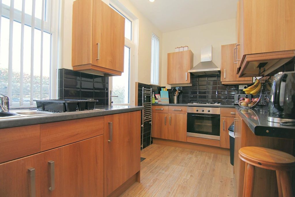 Property photo 3 of 14 Kitchen