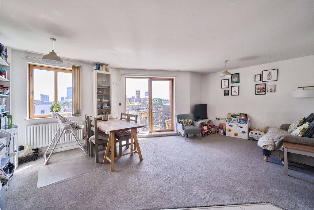 Property photo 3 of 17 Pbox-Img.Jpg