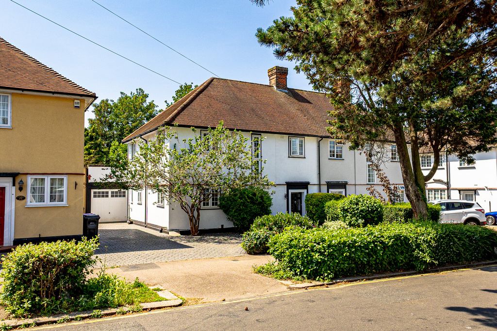Property photo 1 of 32