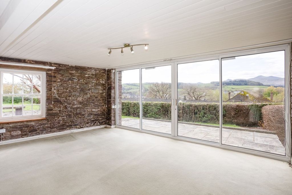 Property photo 3 of 27