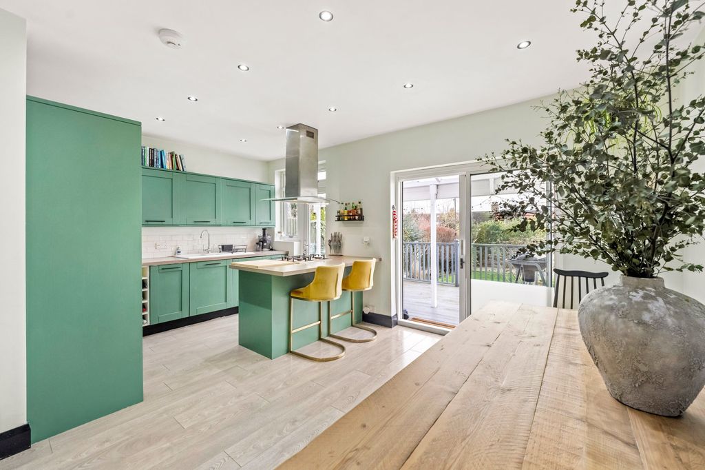 Property photo 2 of 37