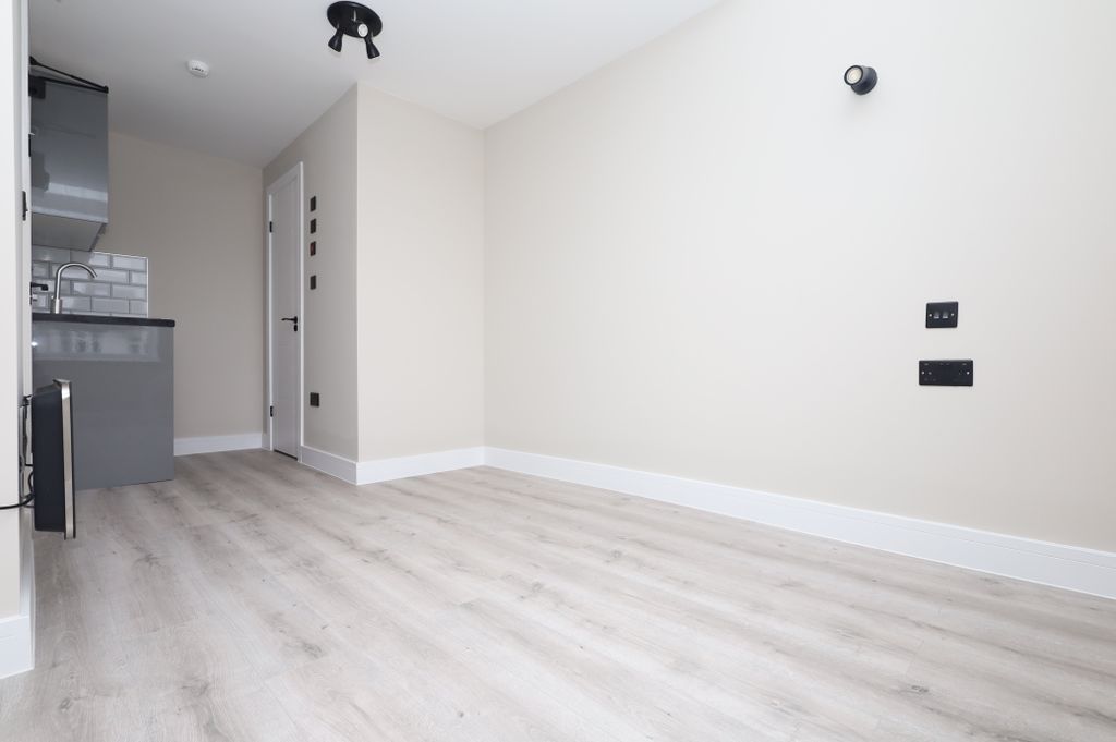 Property photo 2 of 3