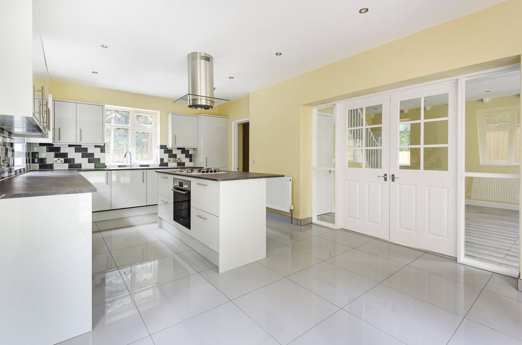 Property photo 2 of 27 Kitchen