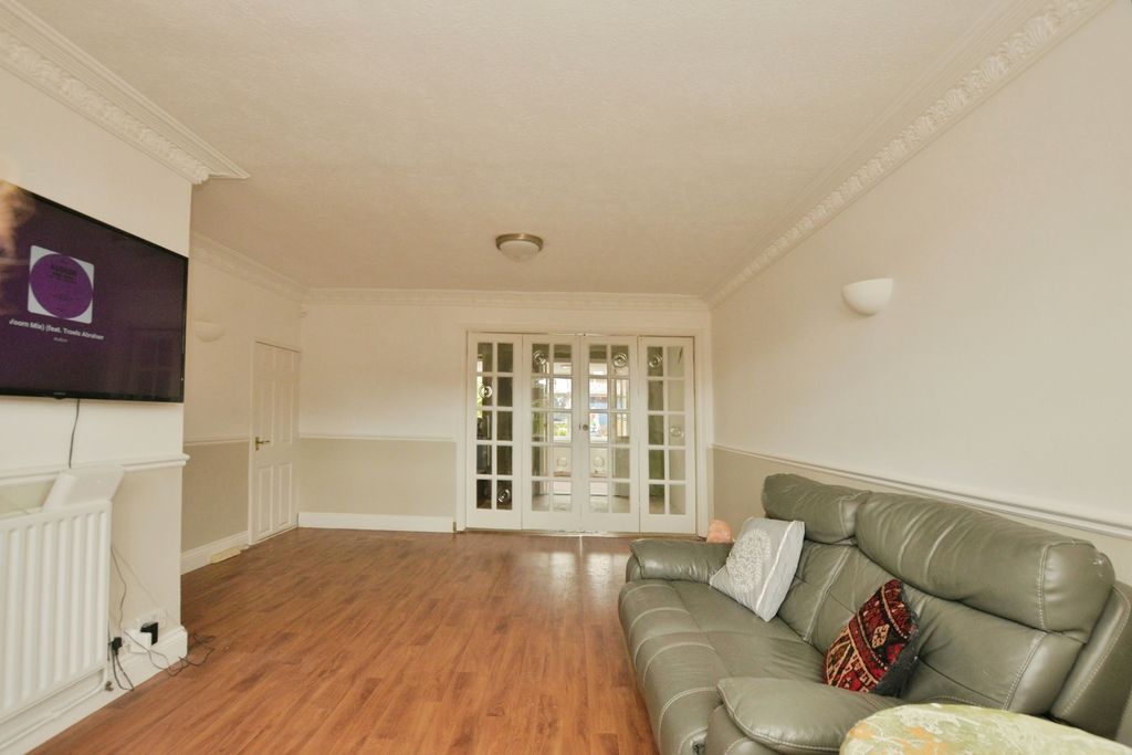 Property photo 3 of 9 Pbox-Img.Jpg