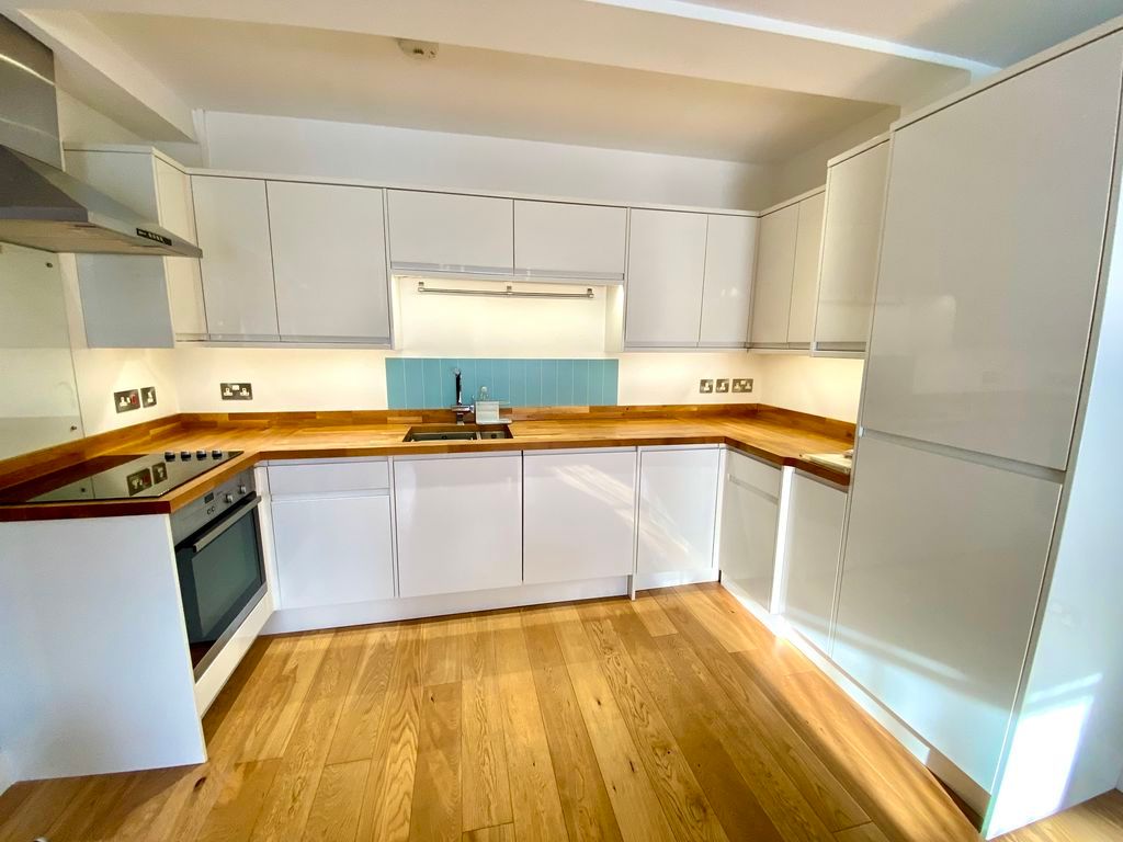 Property photo 2 of 12 Kitchen