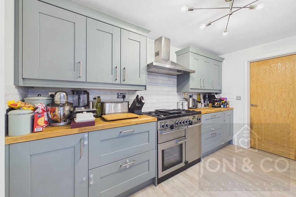 Property photo 2 of 25