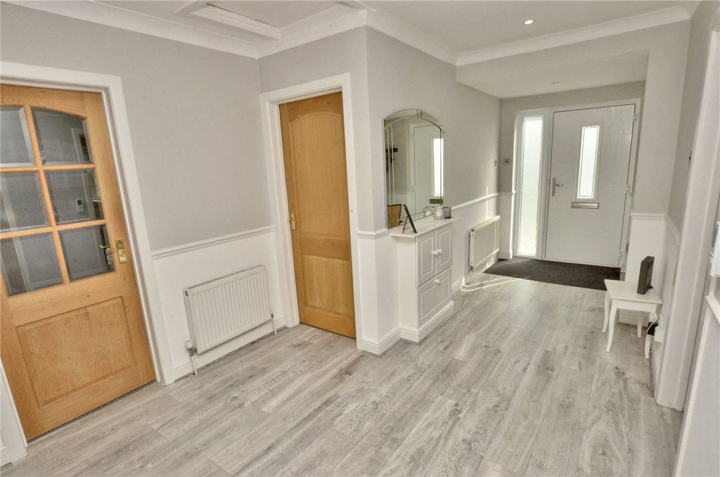 Property photo 2 of 17 Hallway
