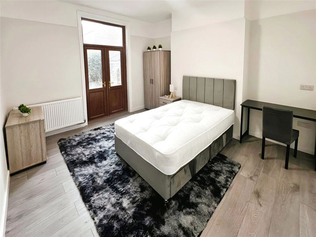 Property photo 1 of 7 Bedroom