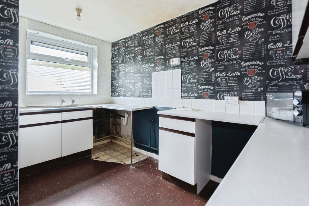 Property photo 2 of 17 Photo