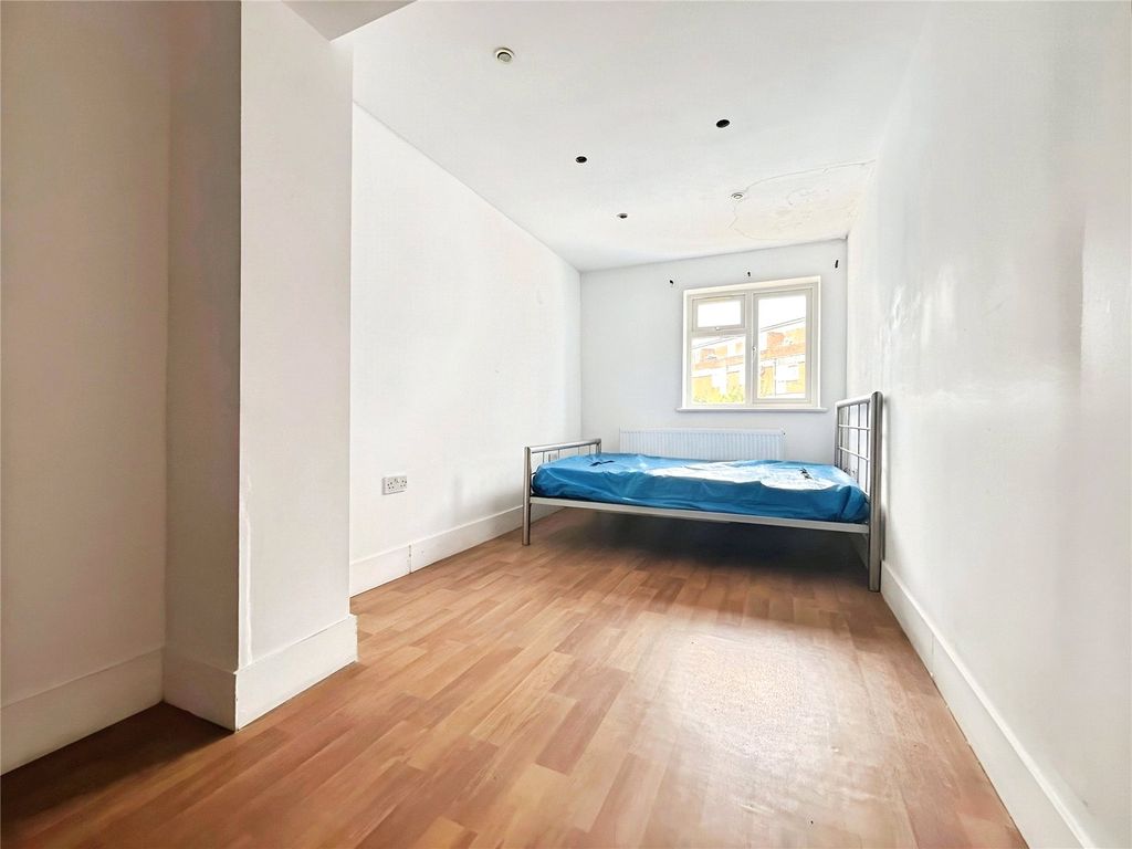 Property photo 3 of 5 Bedroom