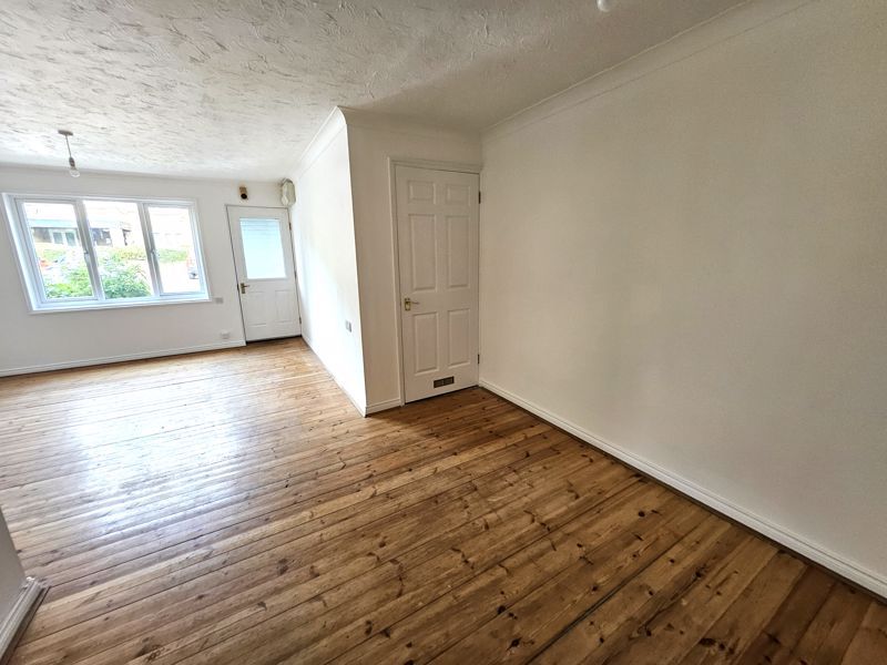 Property photo 2 of 8 Photo 4