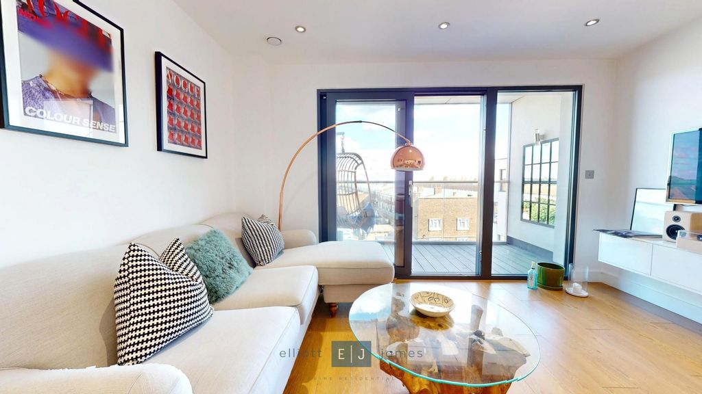 Property photo 3 of 12