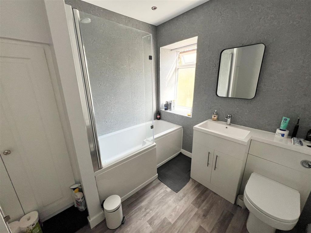 Property photo 3 of 11 Bathroom 2025.Jpg