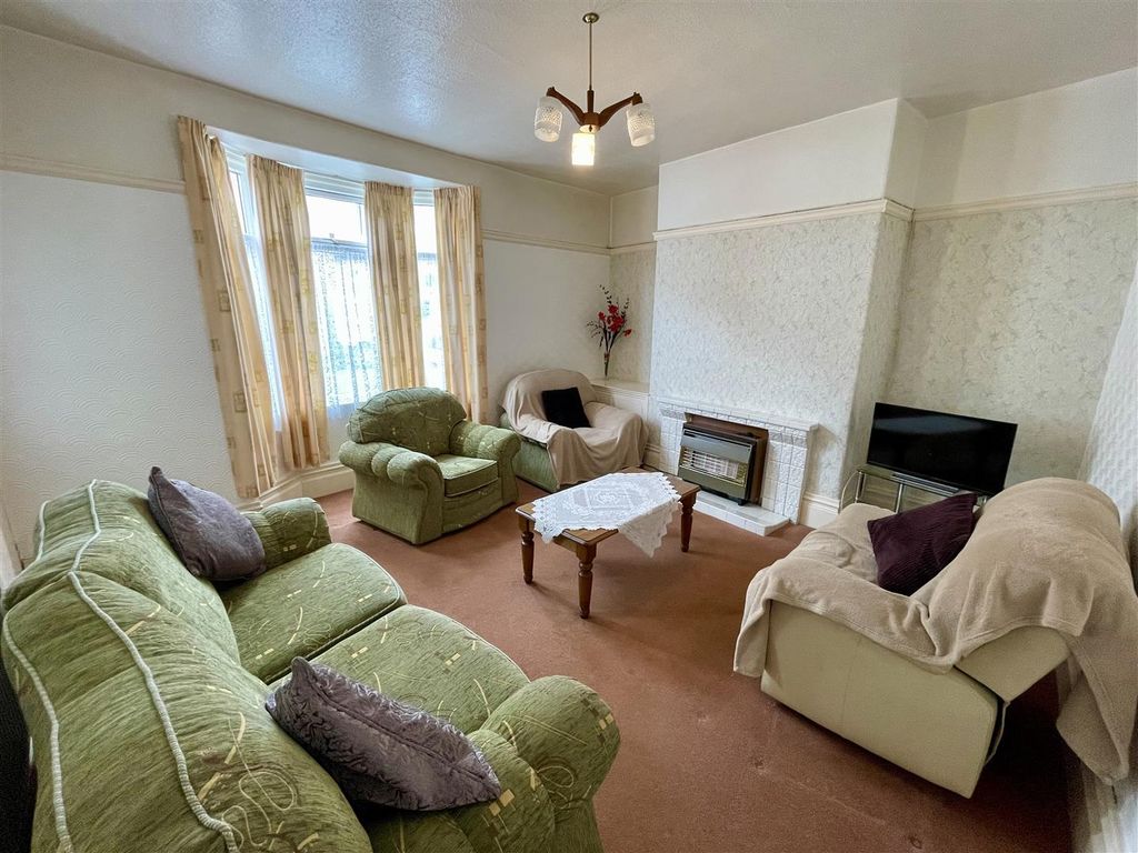 Property photo 2 of 10 Lounge