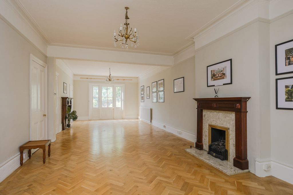 Property photo 2 of 16 Picture No. 13