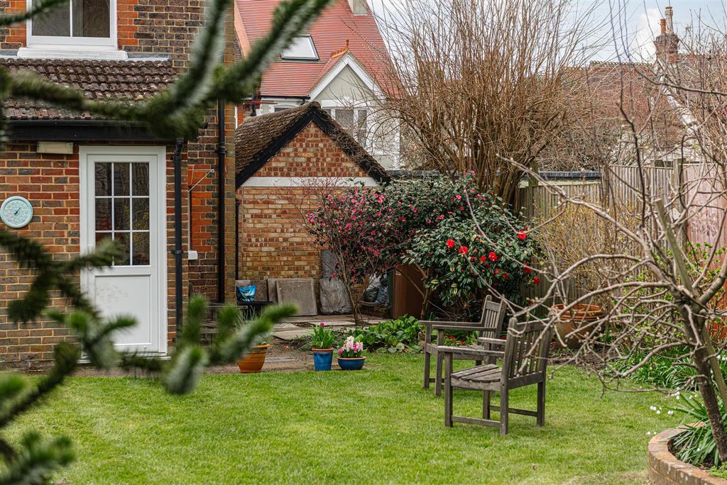 Additional image 12 of 4 bed semi-detached house for saleDeerings Road, Reigate RH2