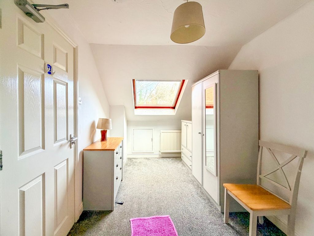 Property photo 1 of 11 Double Bedroom