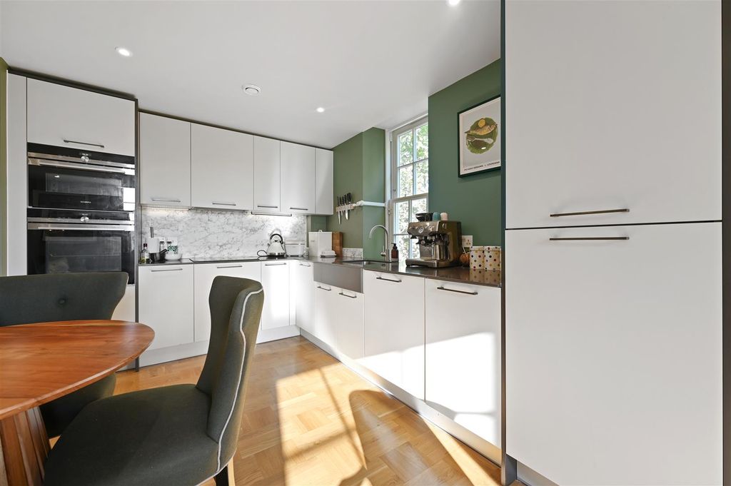 Property photo 2 of 9 Garland Court