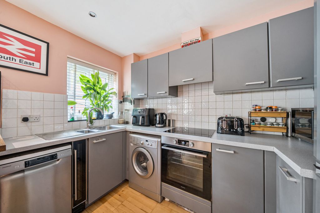 Property photo 2 of 15 Kitchen