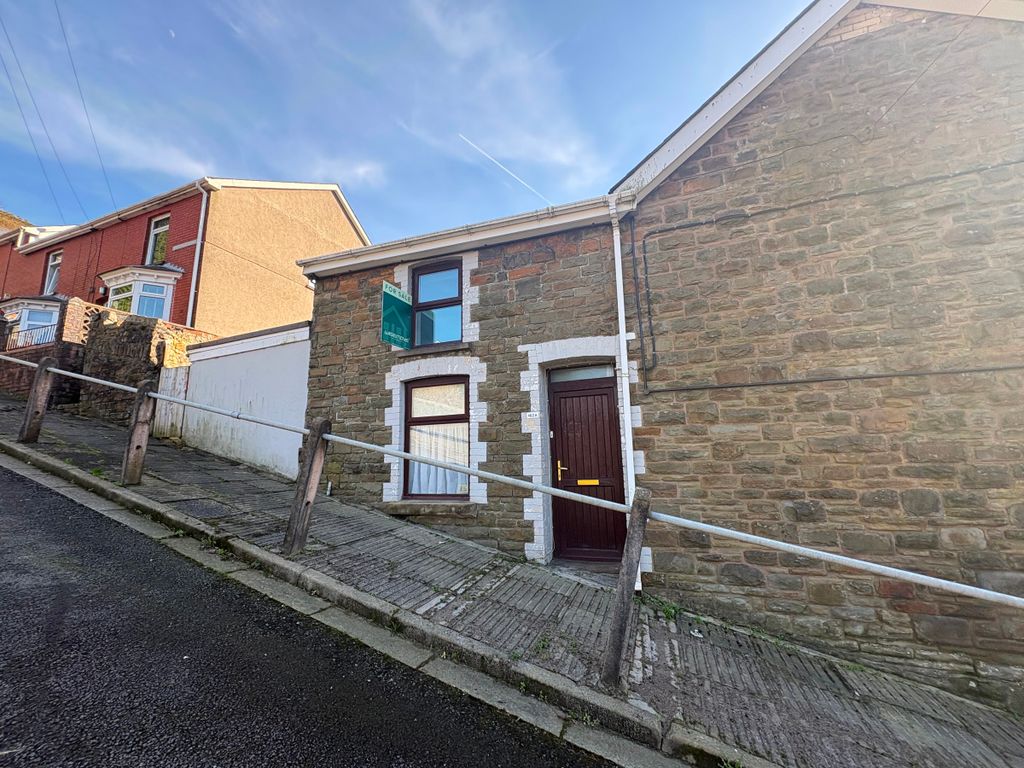 Property photo 2 of 33