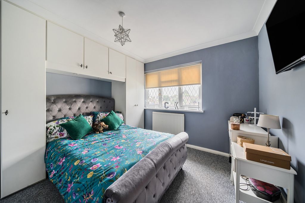 Property photo 3 of 21 1332665-13-688Ca8...