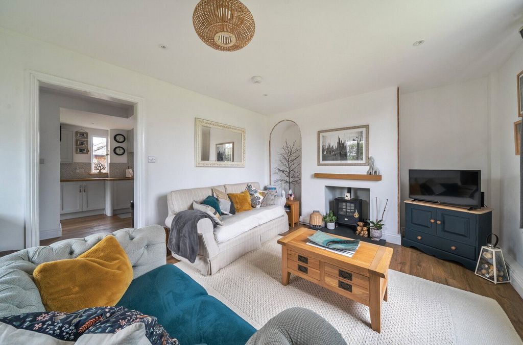 Property photo 2 of 14 Sitting Room