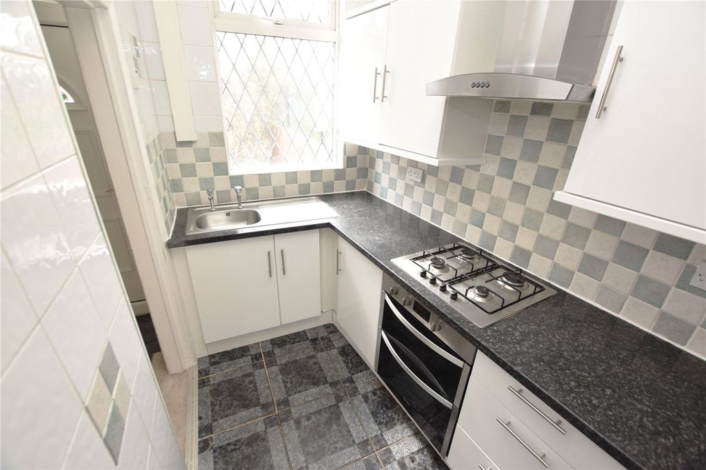 Property photo 3 of 9 Kitchen