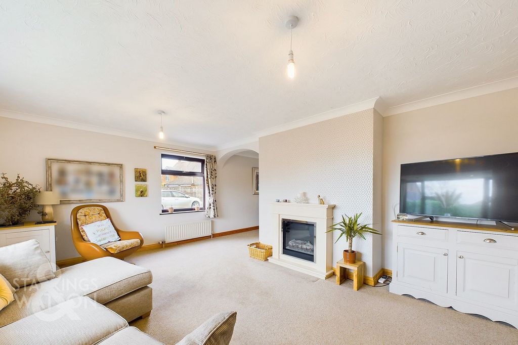 Property photo 3 of 32