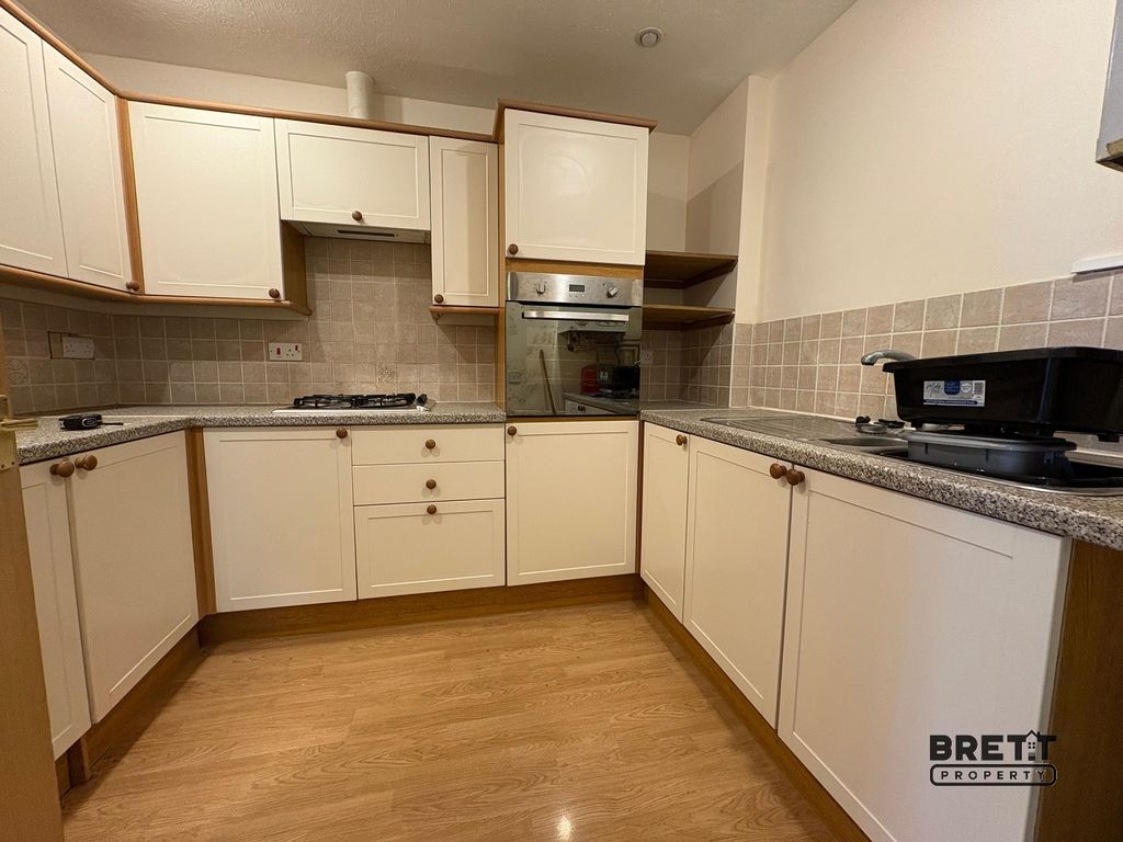 Property photo 3 of 6 Kitchen