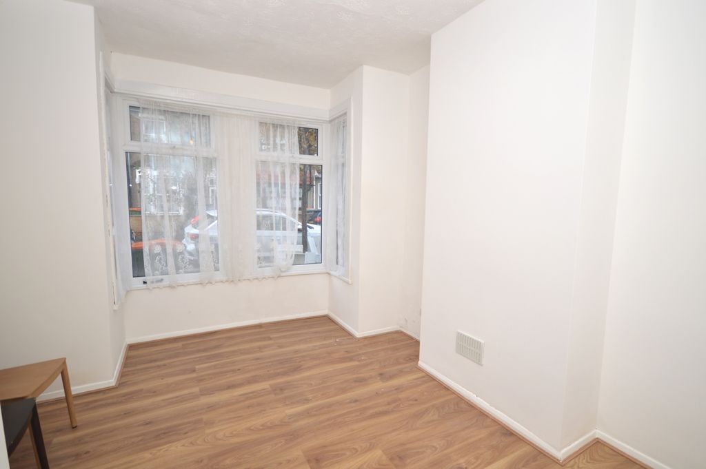 Property photo 3 of 8 3