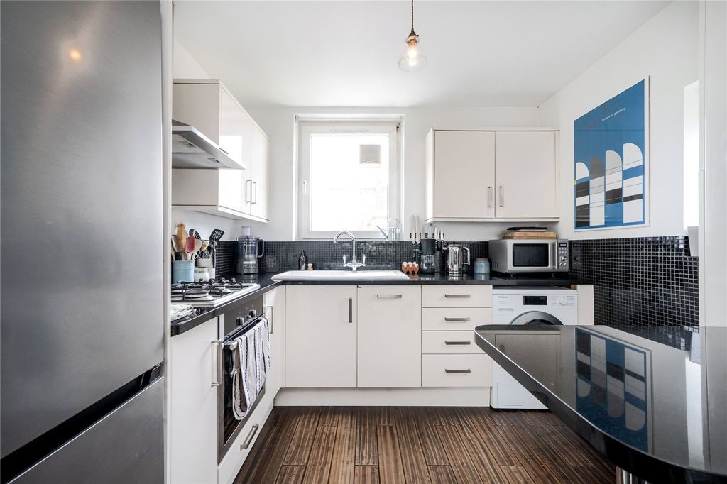 Property photo 2 of 21 Kitchen