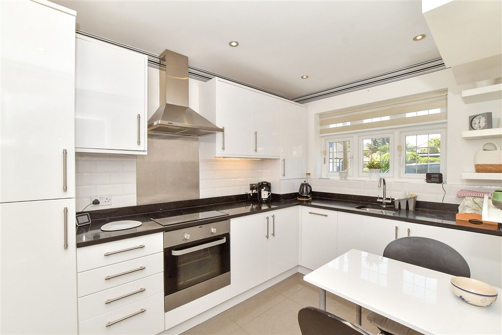 Property photo 2 of 12 Kitchen