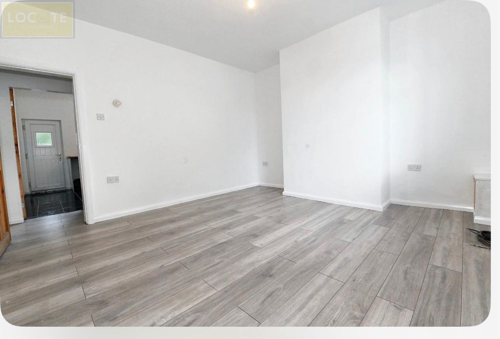 Property photo 2 of 7 145E0A8F-7B28-4008-Baf8-B3Fe768Cdaee.Jpeg