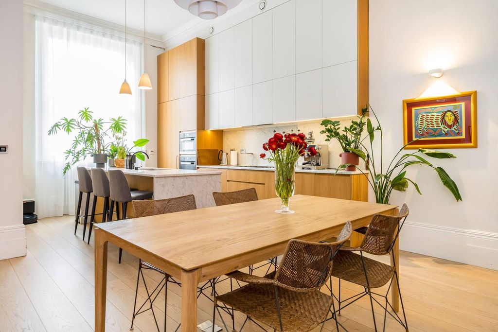 Property photo 3 of 27