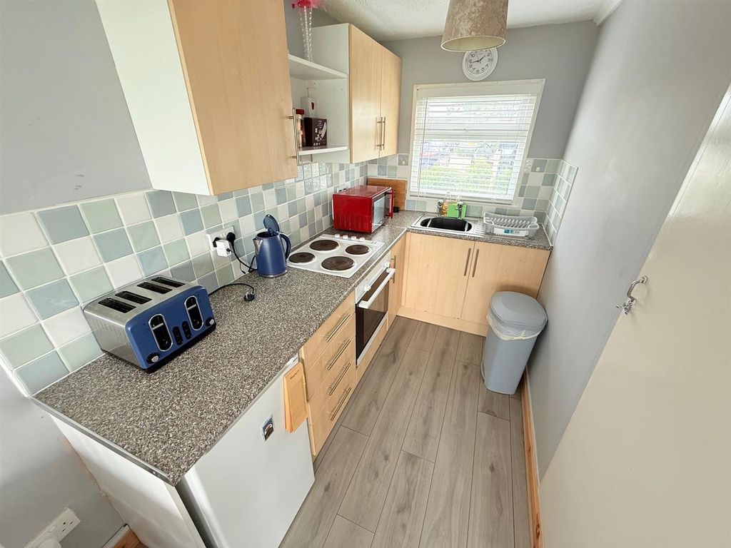 Property photo 2 of 8 Kitchen