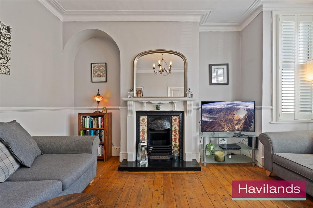 Property photo 3 of 22 Ladbroke Road-21.Jpg