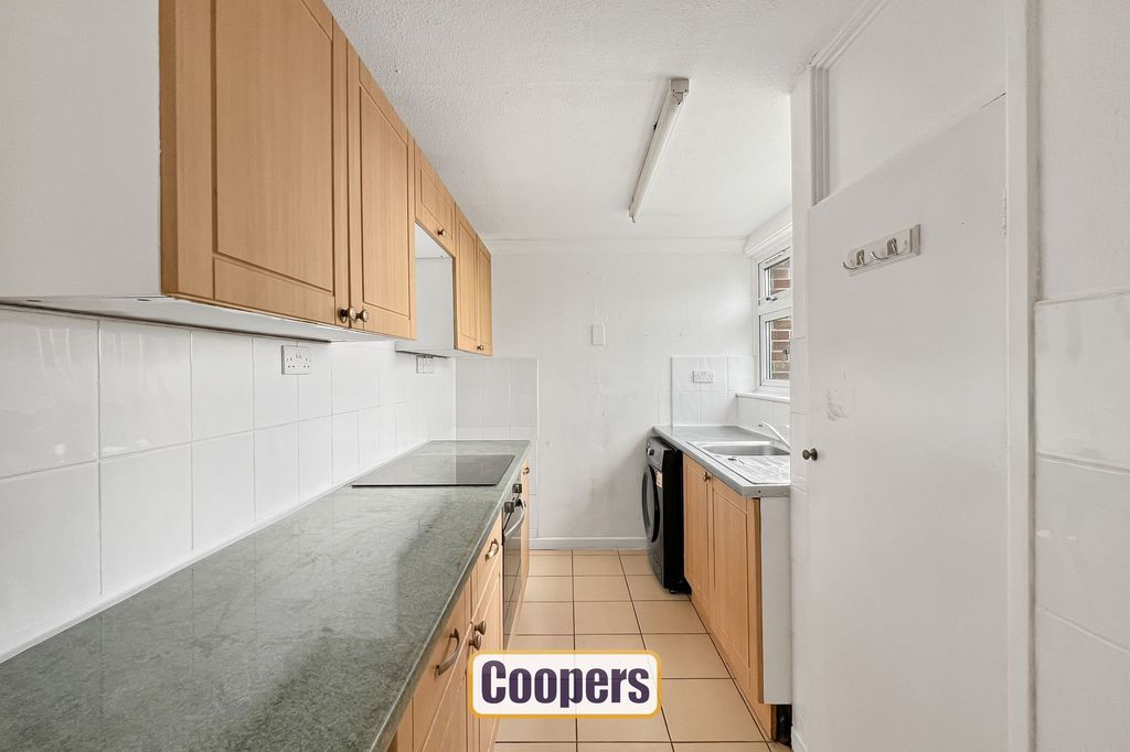 Property photo 3 of 10 Kitchen