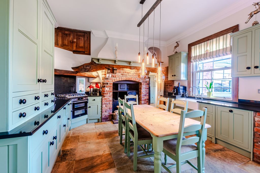 Property photo 3 of 39 Kitchen1