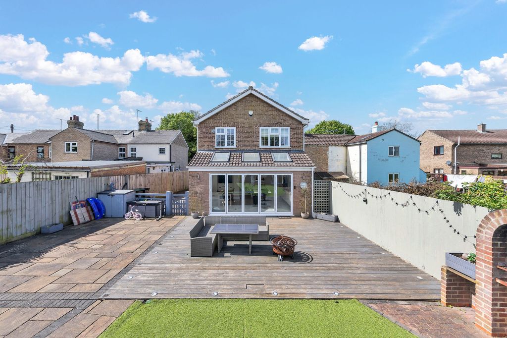 Property photo 1 of 18