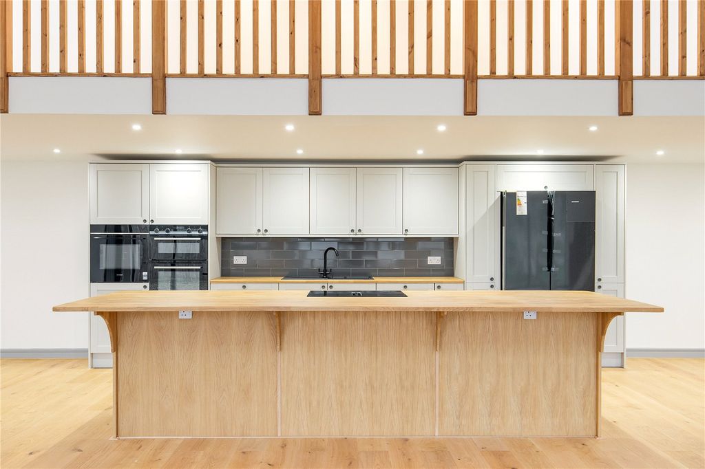 Property photo 3 of 10 Kitchen