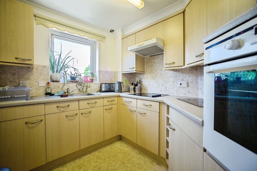 Property photo 3 of 12 Kitchen